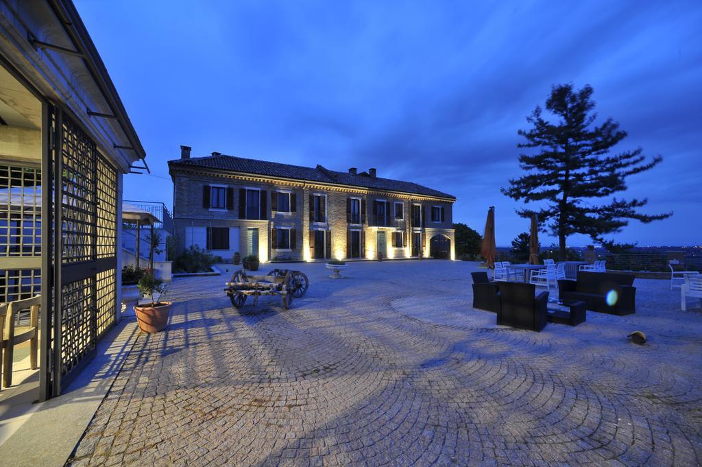 Bed and Breakfast Cascina San Michele Костильоле-д'Астри Экстерьер фото