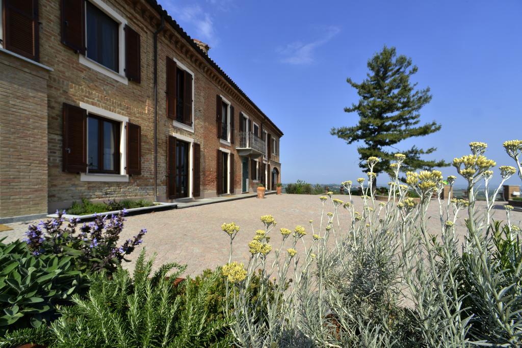 Bed and Breakfast Cascina San Michele Костильоле-д'Астри Экстерьер фото